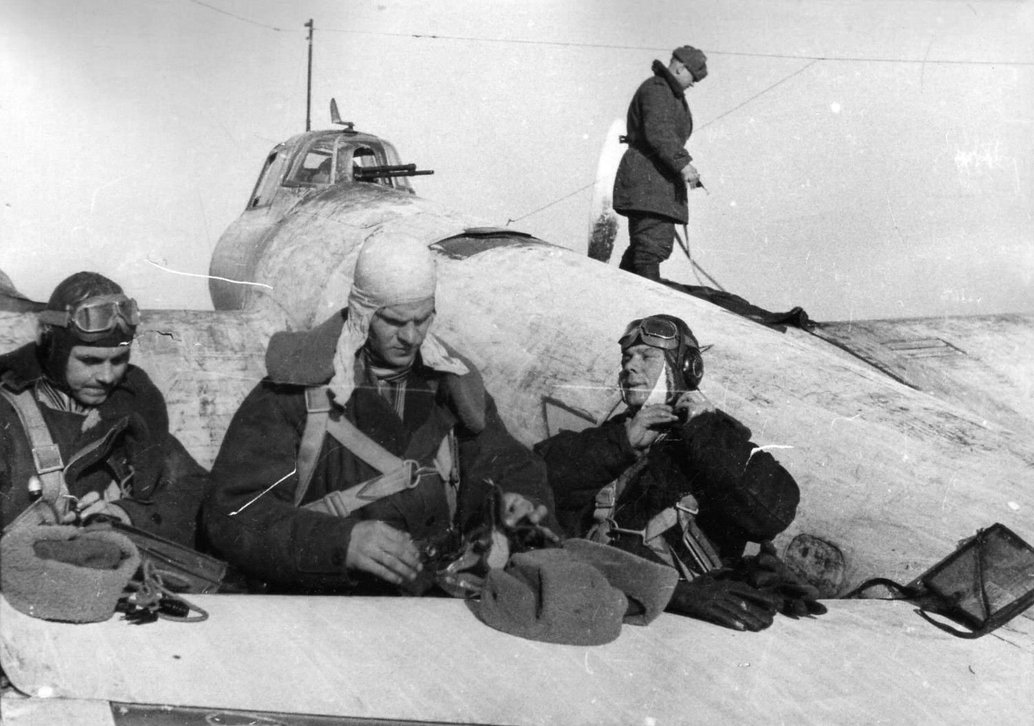 wartime photo russian airplane pe2.