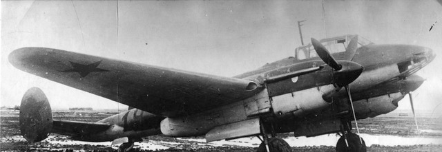 wartime photo Russian Pe2 airplane WWII