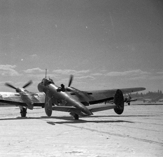 уже 12 гвардейский авиационный (1944), но дата якобы 1943