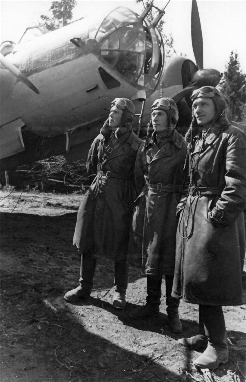 wartime photo russian airplane SB-2