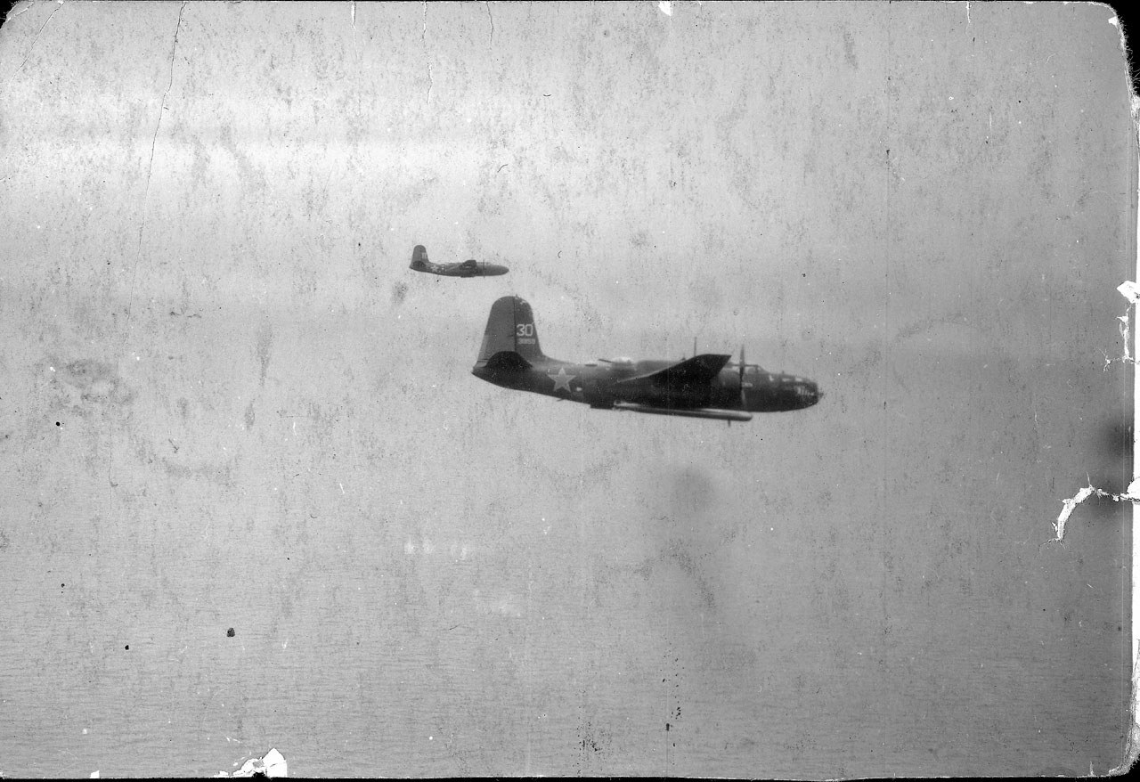Бостон 1-го гвардейского минно-торпедного авиационного полка борт 30-желтый (торпедоносец) и борт 22 (топмачтовик) 19.03.1945