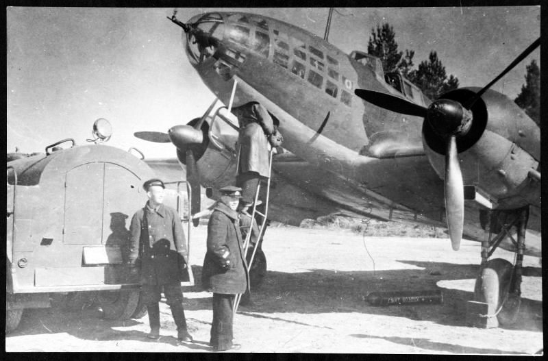 Заправка Ил-4 капитана Хохлова П.И., фото 1942