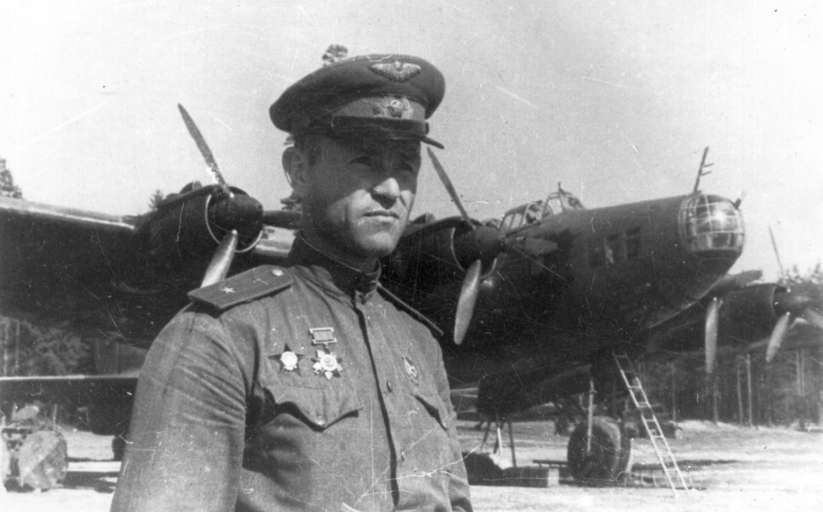 wartime photo russian plane Pe8