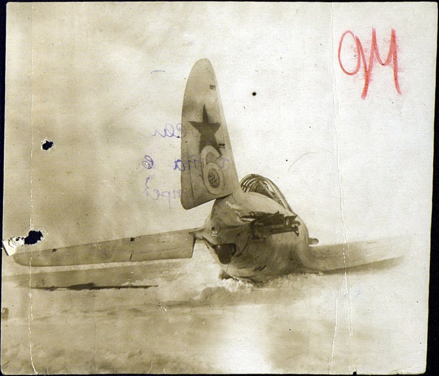 на вынужденной посадке советского 288 ббап после посадки в результате атаки истребителей противника