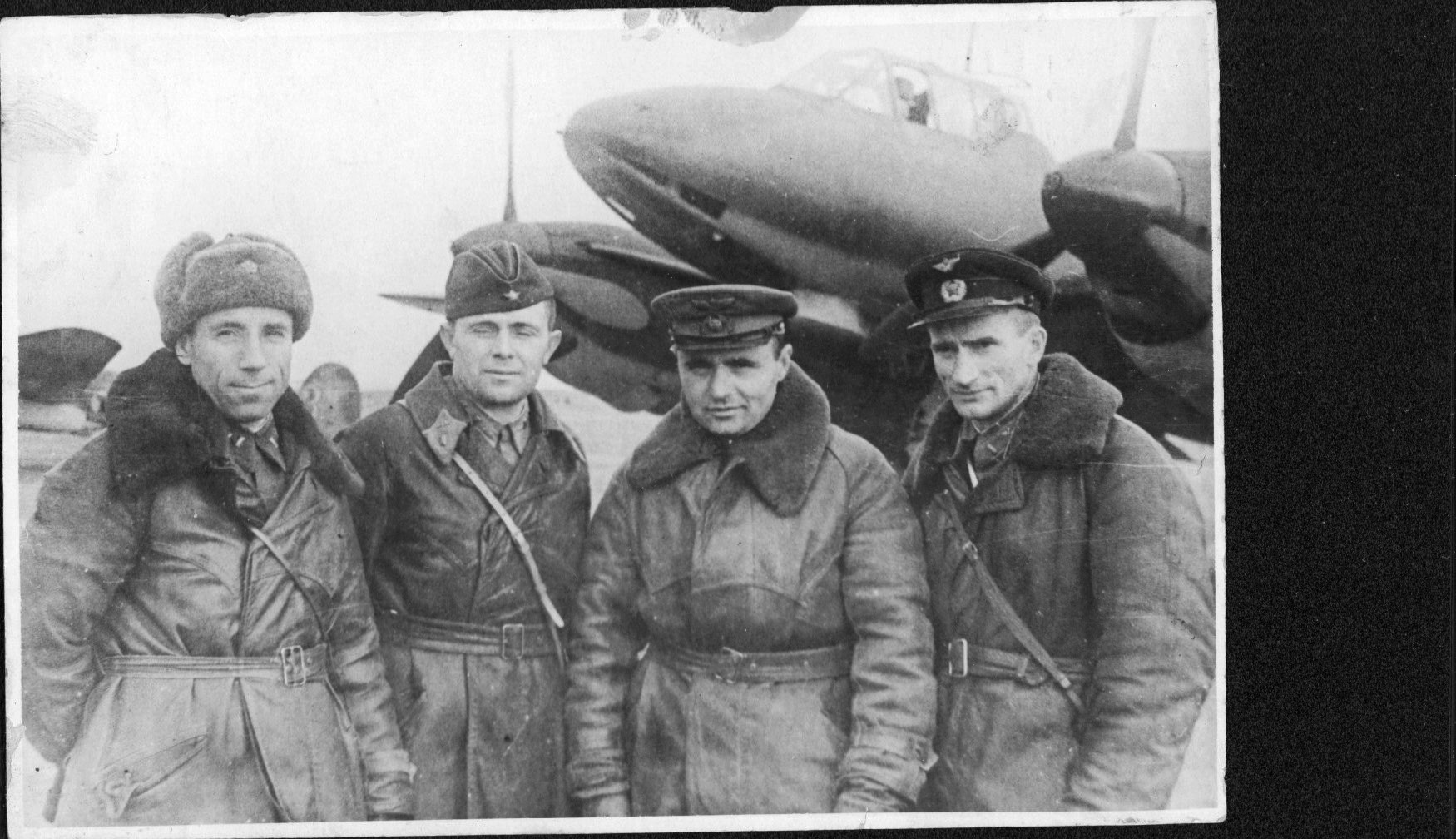 Группа летчиков перед вылетом, 1942