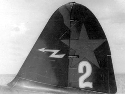 маленькая молния на киле - признак 52 бап ВВС КА