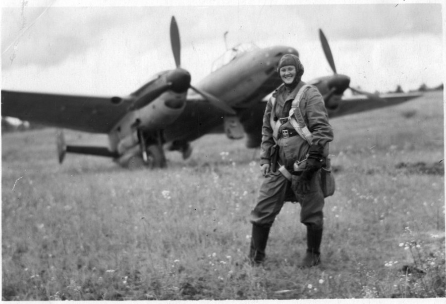Старорусского бомбардировочного авиационного полка. 06-07.1943
pe2 in action WWII photo