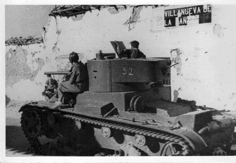 The -26  52 tank in Villanueva, 1937 photo SCW