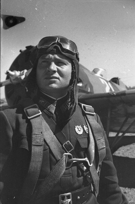Полковой комиссар летчик-истребитель Сербин И.И. 1942