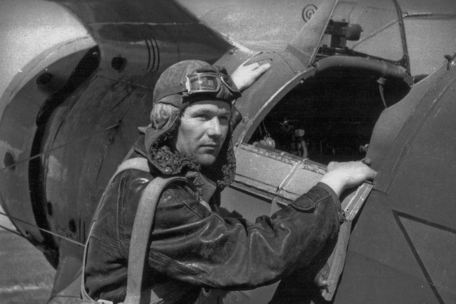 Командир эскадрильи 148-го истребительного авиаполка капитан Яков Егорович Титаев