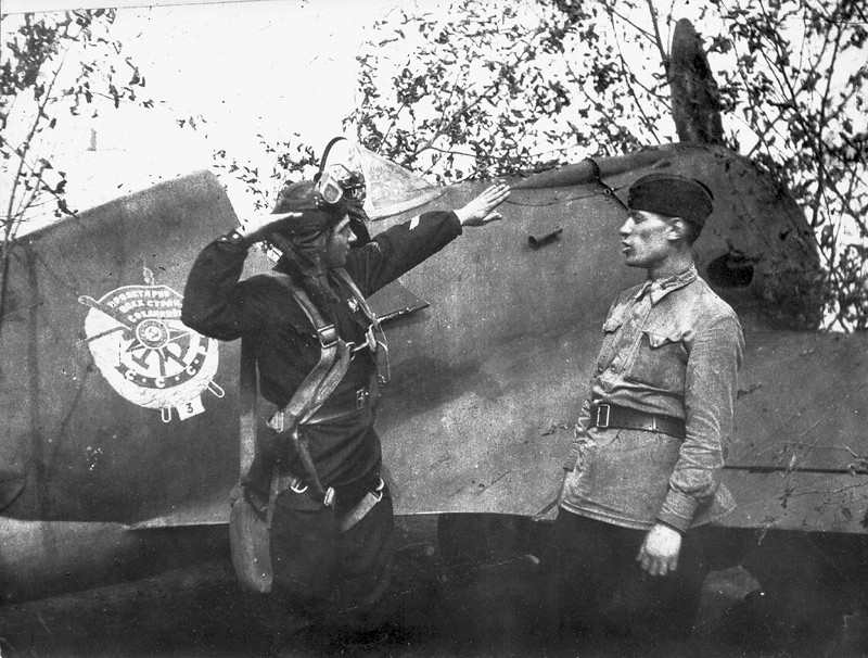 WW2 foto USSR pursuit squadron airplane in action.