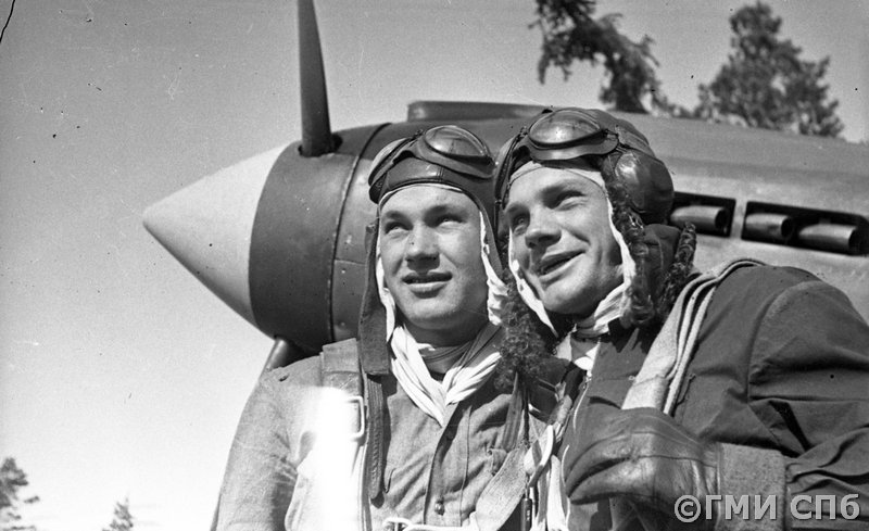 ГСС действующая армия СССР летчик-истребитель 191 ИАП Митрохин с братом