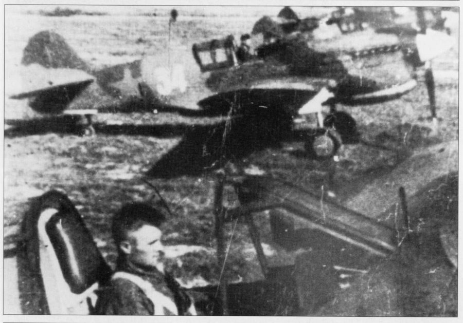 Самолёт Р40Е с тактическим номером 34. Наши ястребки - Сталинские соколы в боях за Родину