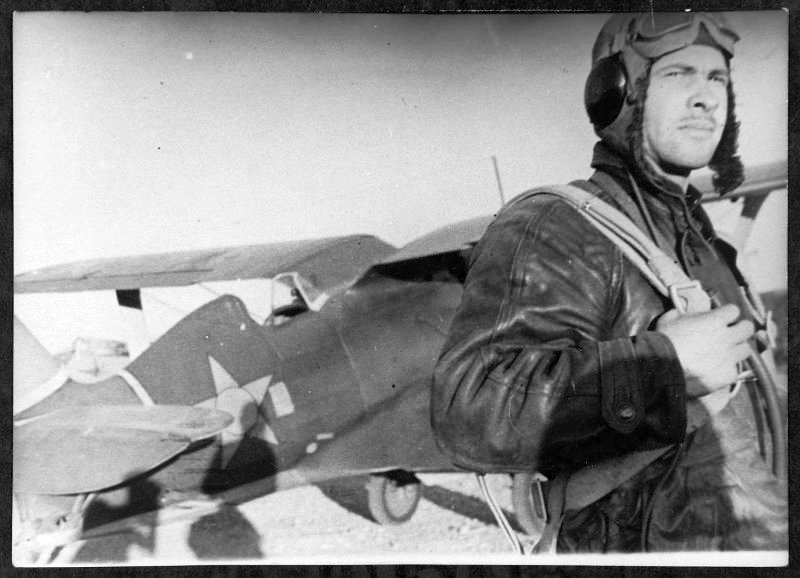 Адонкин В.С. летчик - истребитель, награжденный орденом Красного Знамени. СФ ВВС