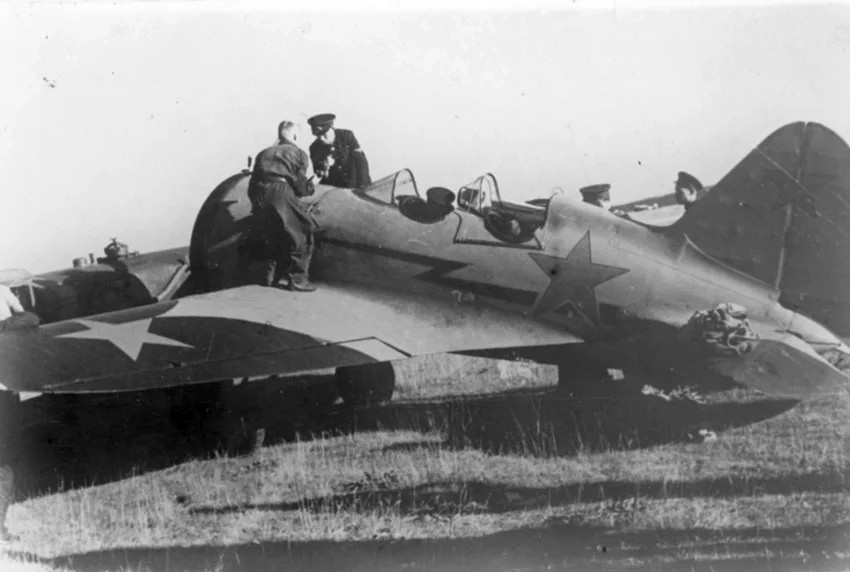 russian wartime photo russian training airplane