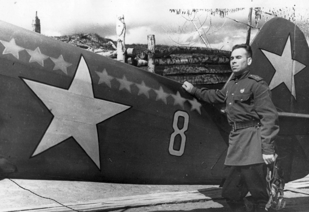 Советский Истребитель Як1Б 34-й ИАП ПВО ТС, фото ВОВ
красный кок Коробовского Як-1Б откуда - не вспомнить.