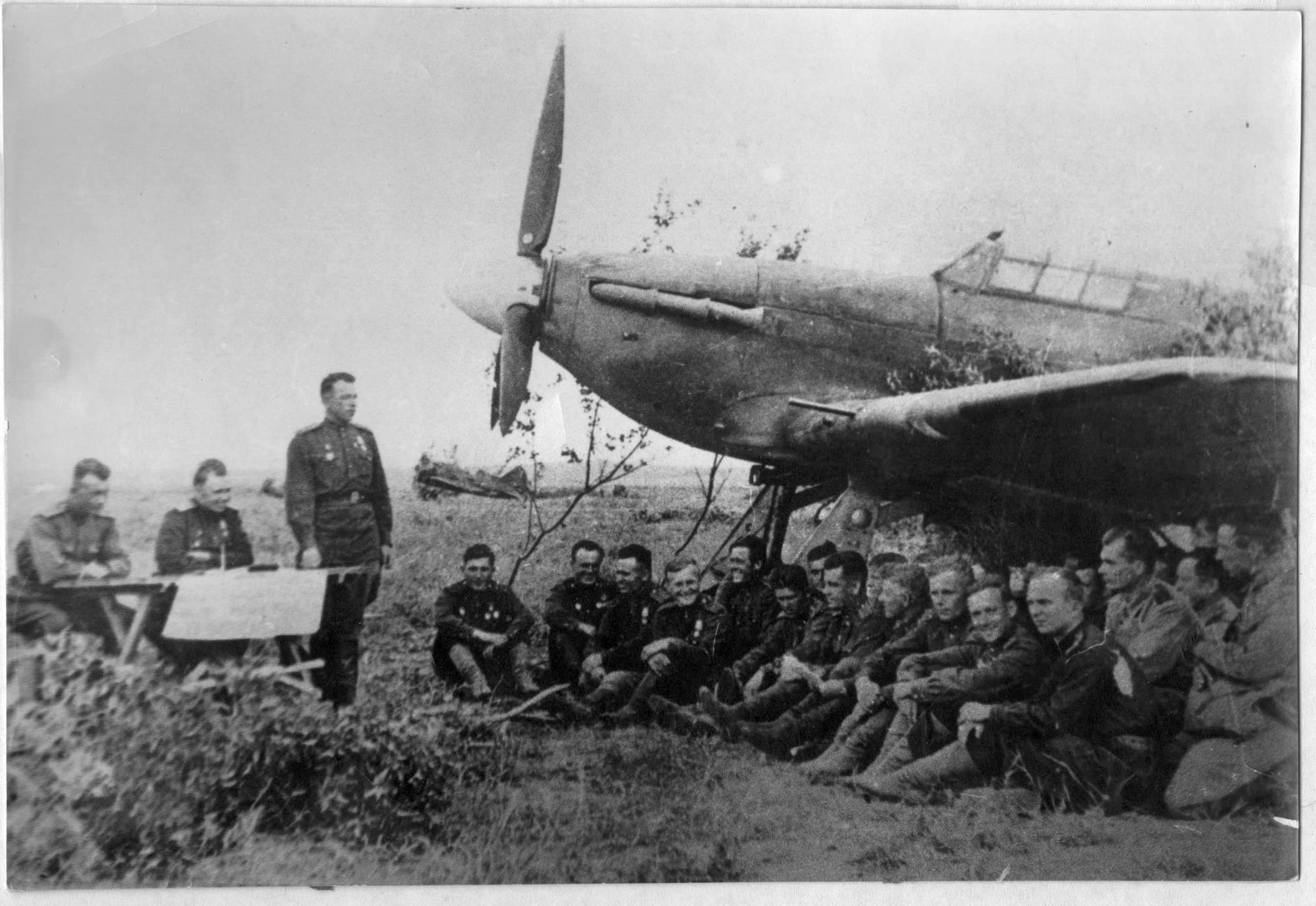 Партийное собрание 629 истребительного авиационного полка противовоздушной обороны Сталинграда 1943