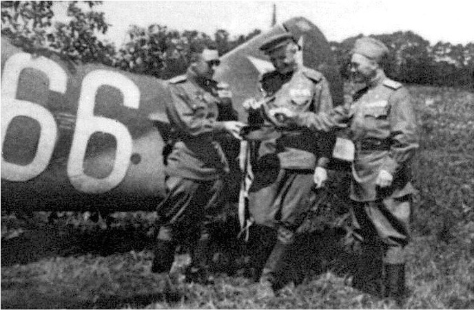 Regimental markings WWII photo in combat. 40 guards fighter «Tarnopol» air regiment (131 fighter aviation regiment)