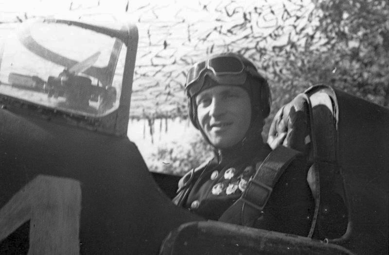 4 гв истребительный авиаполк. Герой Советского Союза гвардии капитан Г. Д. Цоколаев