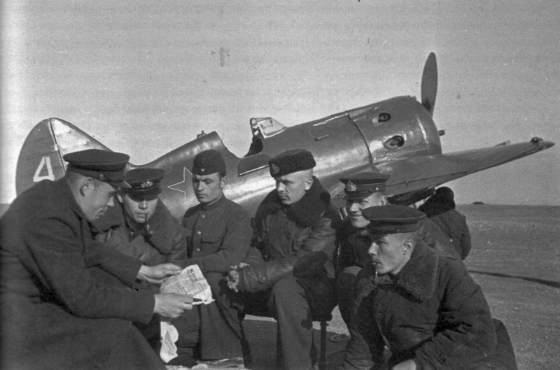 wartime picture newspaper Russian ftr i16 in action