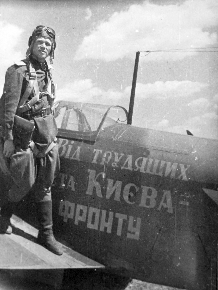 WW2 foto USSR pursuit squadron airplane in action.