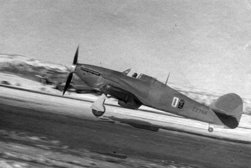 Истребитель Hurricane IIb, Вид на самолет с бортовым номером «Z 2756», вылет на боевое задание. Годы ВОВ. 2 гиап или 78 иап