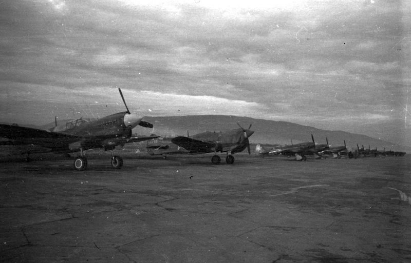 p40k_32_96.jpg Истребители дальнего действия - Кэтти Хаук. 7 ИАП. 1943  