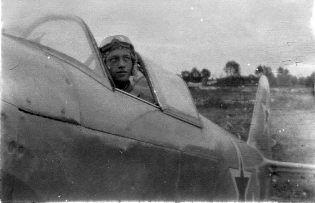 Пилот л-т Канищев В.А. Весна 1945. Советские элементы быстрого опознавания в воздухе - ЭБО.