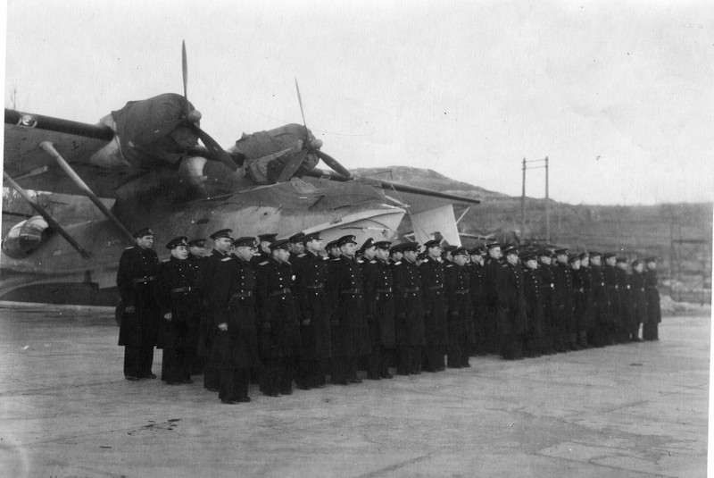 Вручение гвардейского знамени 82 отдельной авиаэскадрильи Consolidated
