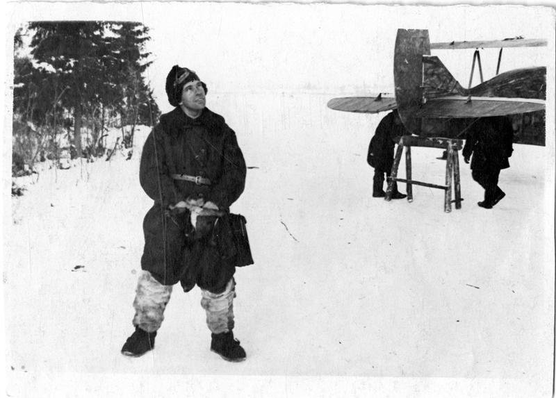 Панфилов Г.М. - лётчик пилот Особой Прибалтийской авиагруппы ГВФ на аэродроме в годы Великой Отечественной войны