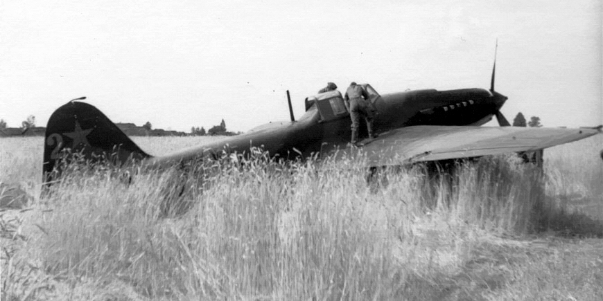 Ил-2 из 61-го или 215-го ШАП, доставшийся после вынужденной посадки немцам, июль-август 1941 года.