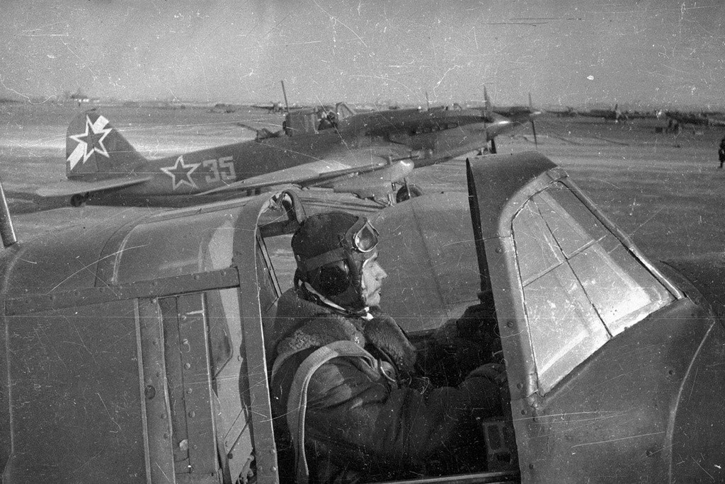 I think the photo was taken BEFORE January 4, 1945, because 210 ShAP IL-2 No.'35', S/N: 18853106 was shot down this day by fighters with the St.Lt. Ivan Pavlovich Pavlov's crew and belly landed. (Unless it was a new '35')