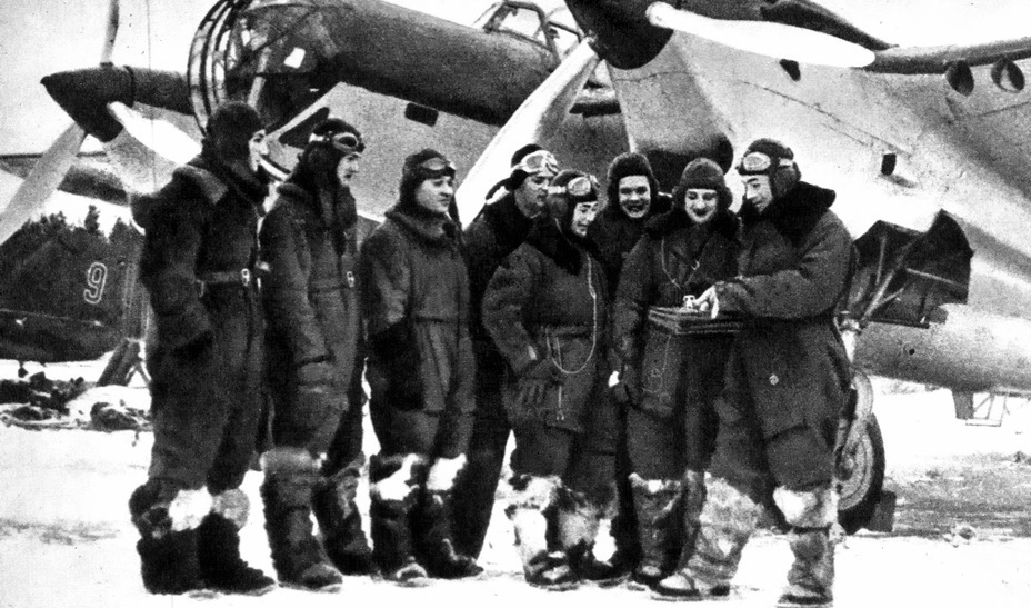 Экипажи 214-го СБАП 23-й САД у самолётов СБ 2М-105, зима 1940–1941 гг