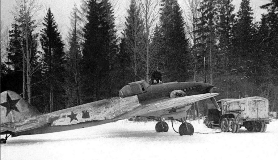 ww2 foto russian warplane il2m in action.