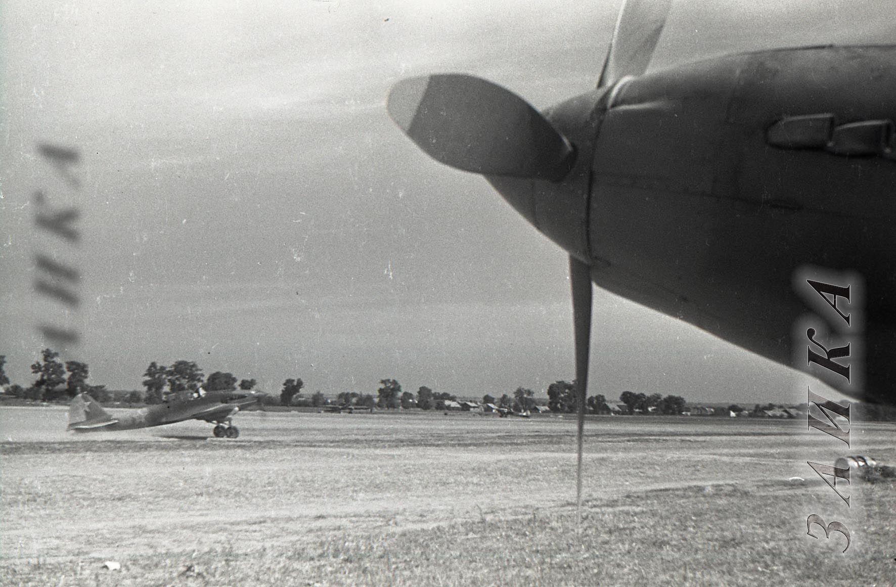 Советские воздушные рабочие войны в бою.