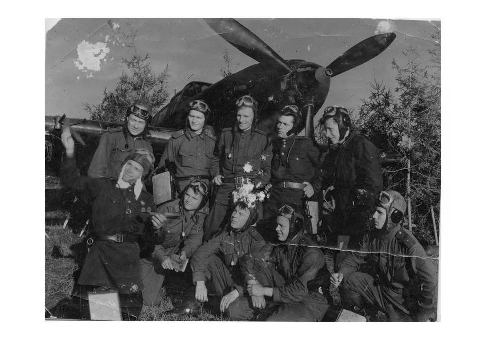 Старостина Лариса Ивановна с боевыми друзьями на Ленфронте Ил-2м ВОВ фото