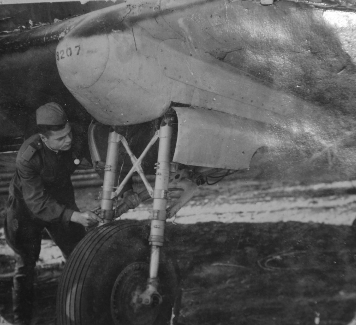 Second world war: Soviet Union airforces tactical signs, warplanes' symbols, fast aerial recognition markings, camouflage and emblems of aviation units
