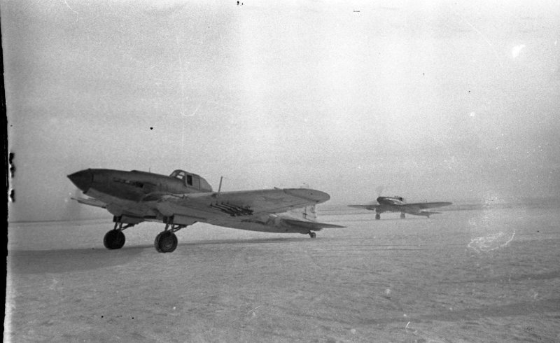 il2-6-1943 Советские штурмовики части майора Бородина вылетают на штурмовку немецкиз позиций под Сталинградом 1943.