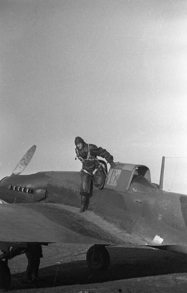 Ил-2 Старший лейтенант Голубев заместитель командира 1 АЭ 18 ШАП 2 МАБр ВВС ЧФ, фото декабря 1941