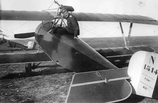 Военный лётчик прапорщик Орлов, на N21 № N1514 командира 7 аои. лето 1917